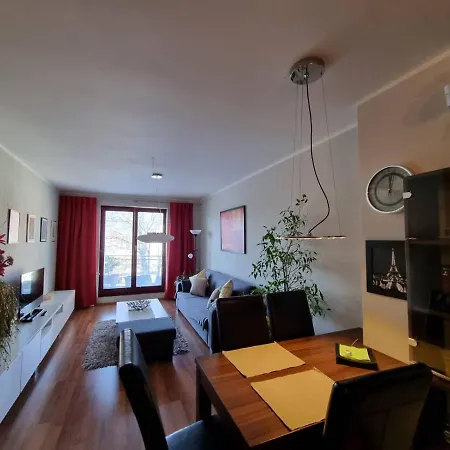 Business - Free Parking * 马汀